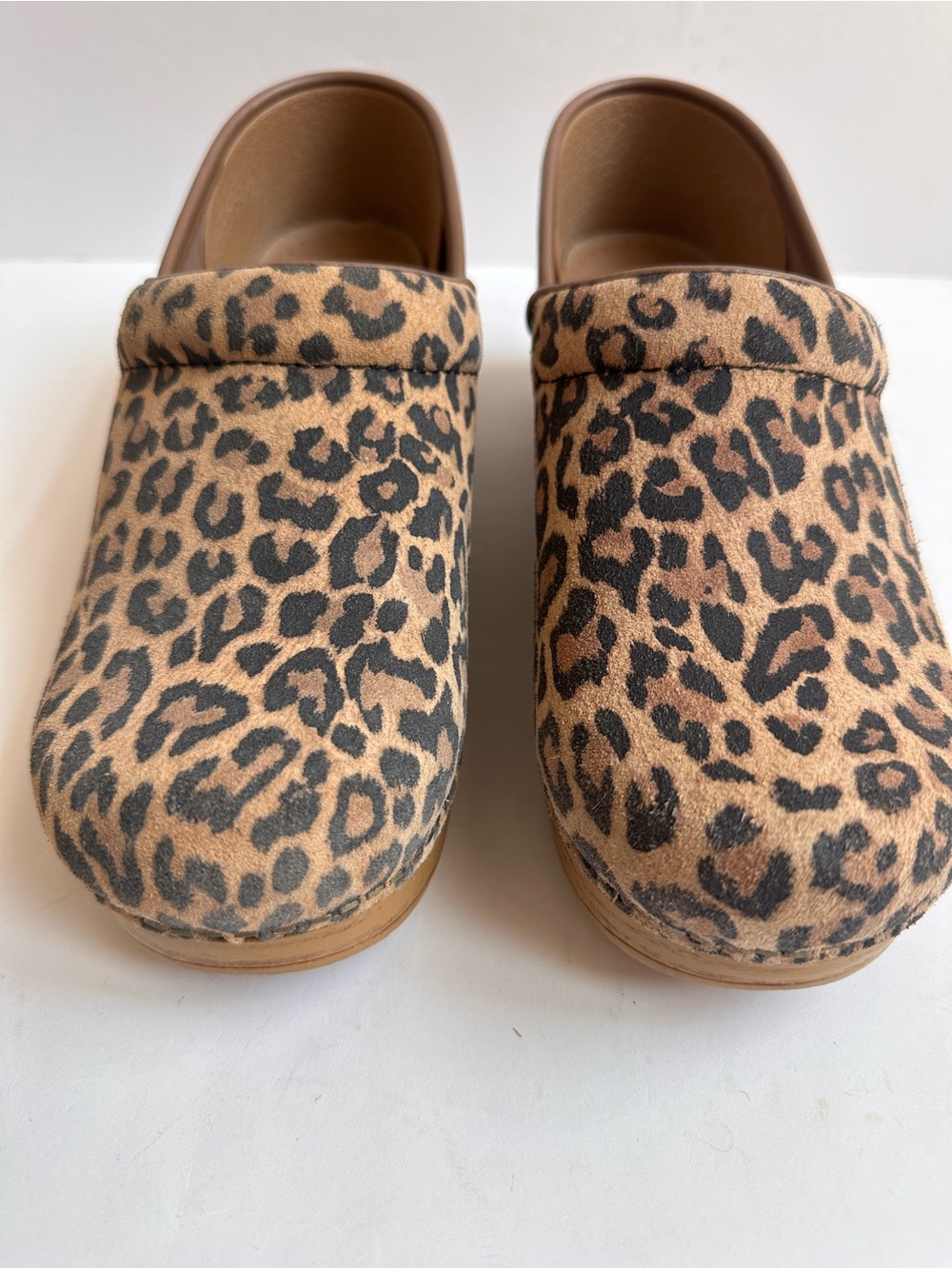 Dansko Women’s Suede Leopard Print Clogs 39 8.5 - 9 - Picture 2 of 11
